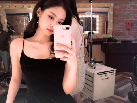 Để điện thoại gần mặt