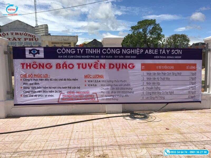 Kích thước băng rôn tuyển dụng nằm ngang lớn 600 x 120cm, nhỏ 400 x 80cm