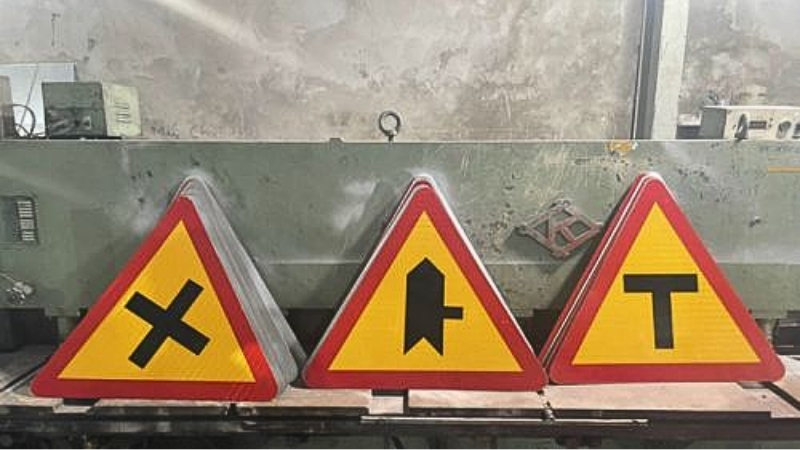 biển giao nhau với đường không ưu tiên