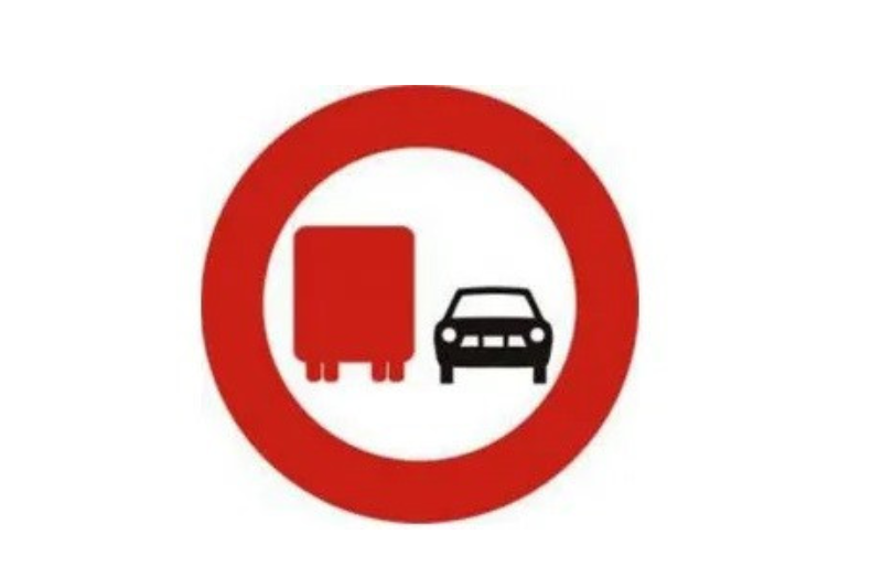 Biển báo P.126 "Cấm xe ô tô tải vượt"