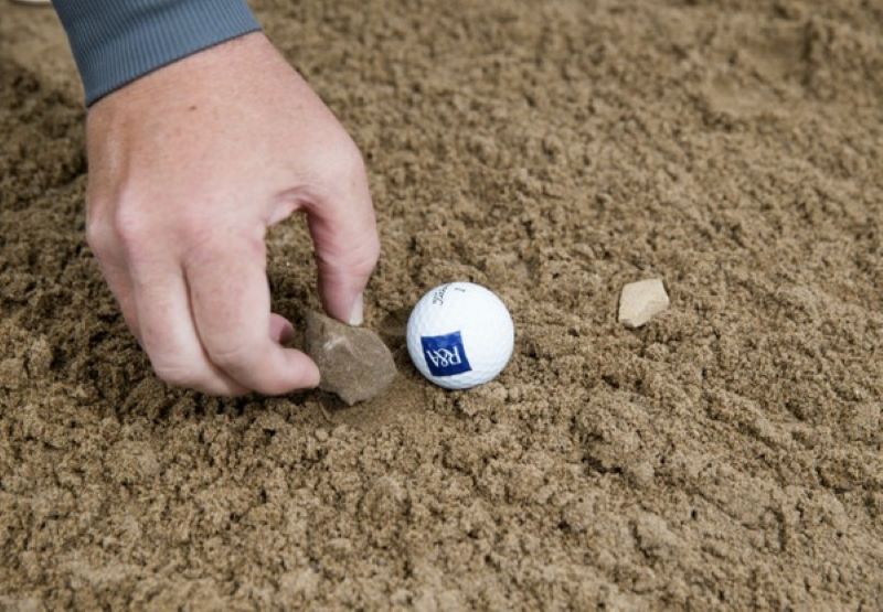 Với bộ luật mới, các golfer không còn phải lo lắng những viên đá và lá cây cản đường đi của bóng