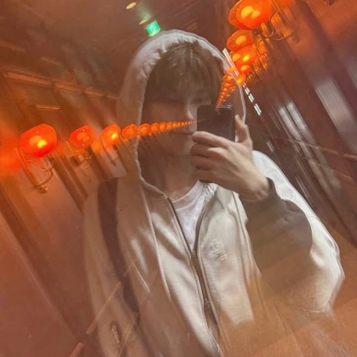 Em thấy anh trong bức ảnh này chưa?