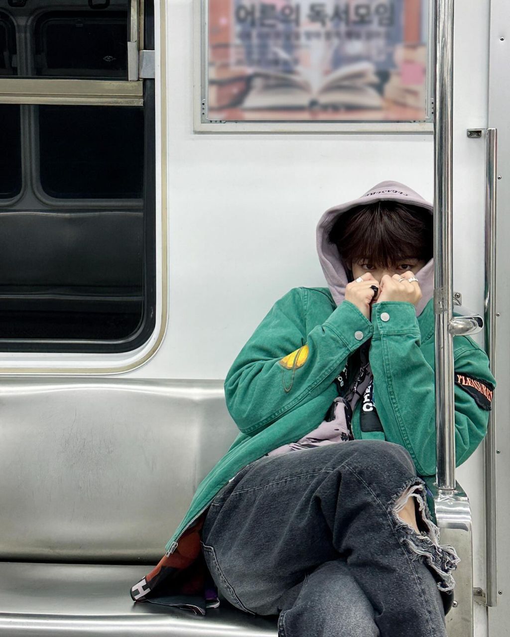 Chẳng nhìn camera nhưng vẫn hút trọn frame