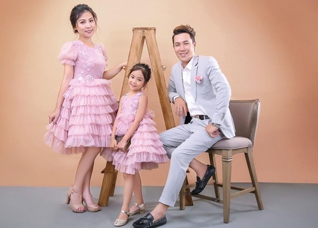 chup anh gia dinh 3 nguoi dep