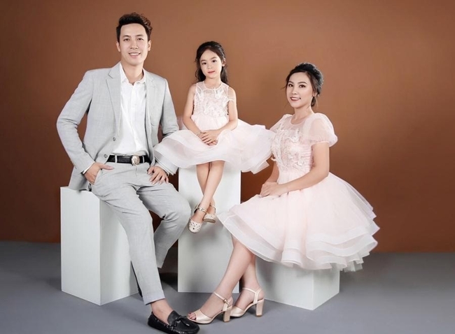 chup anh gia dinh 3 nguoi dep