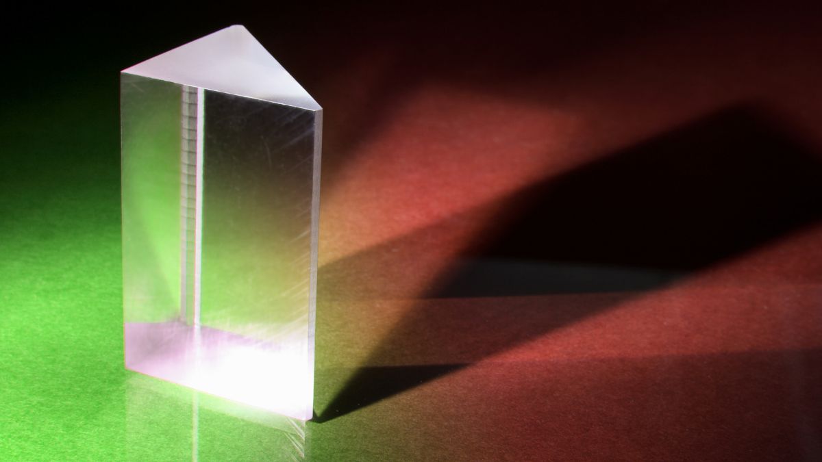 Tính chất của hình lăng trụ đứng