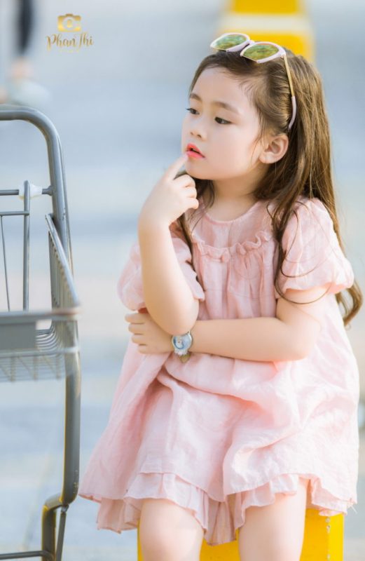 5 cách tạo dáng chụp ảnh cho bé gái đẹp