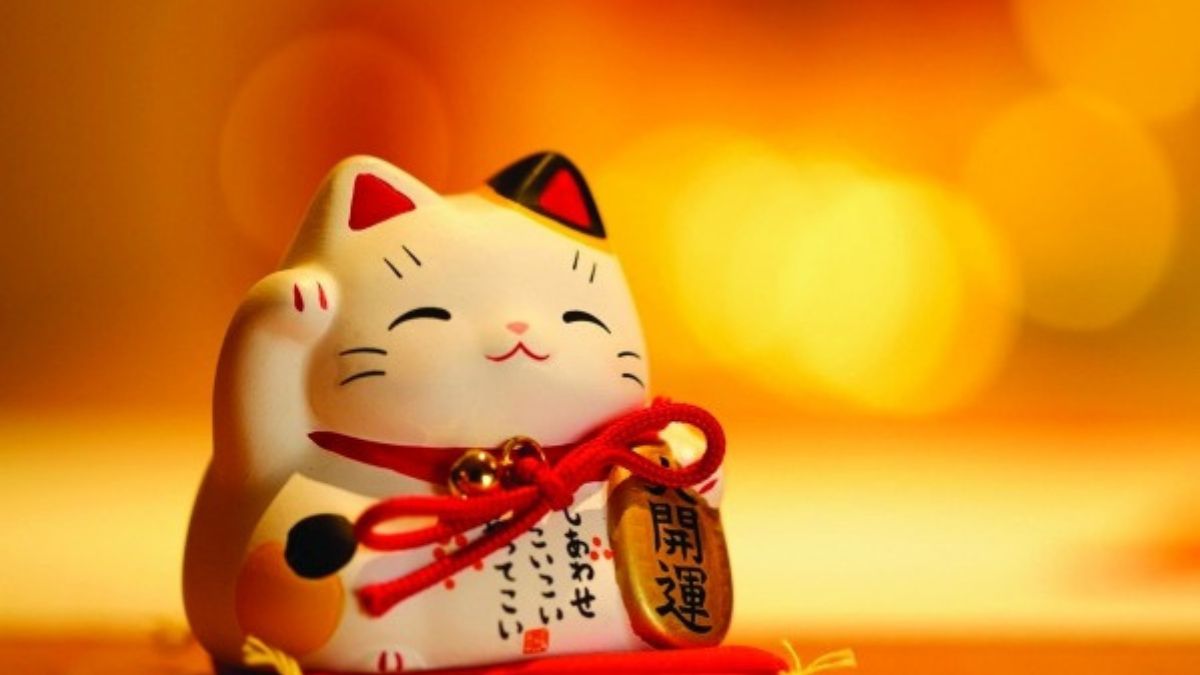 Mang theo mèo cầu tài Maneki Neko