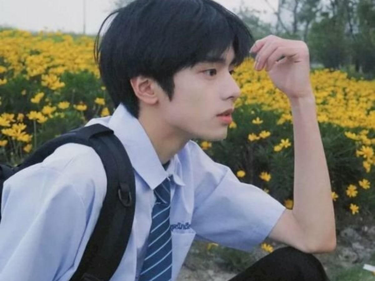 Một chàng thư sinh chăm học trong mắt các bạn gái