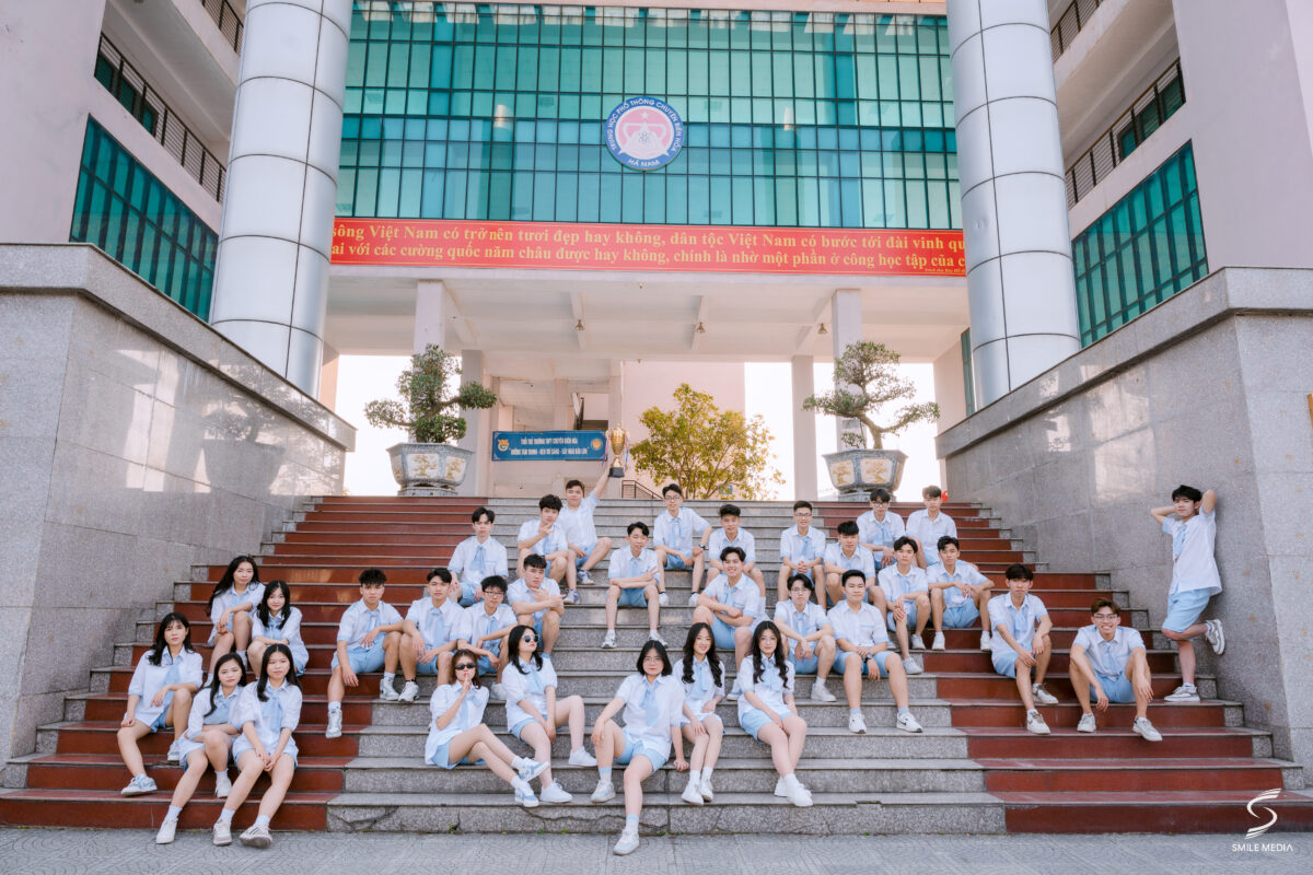 Xếp hình chụp ảnh kỷ yếu