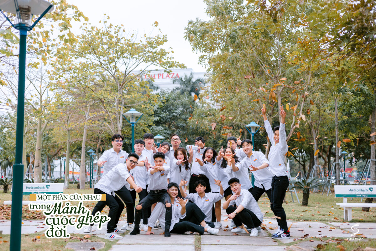 Xếp hình chụp ảnh kỷ yếu