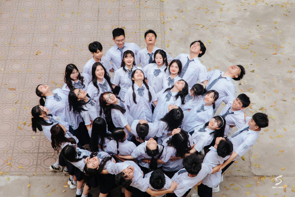 Xếp hình chụp ảnh kỷ yếu