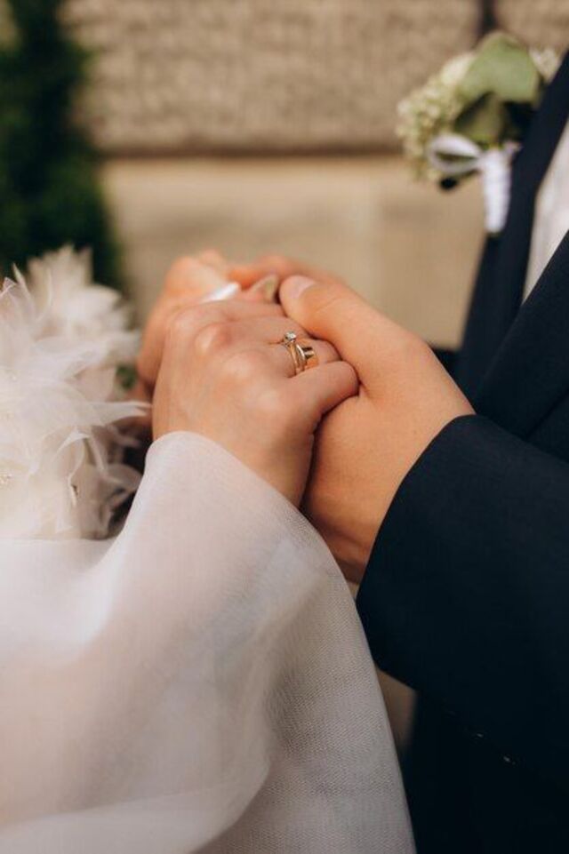 Hình ảnh đôi tay trong nghệ thuật và thiết kế