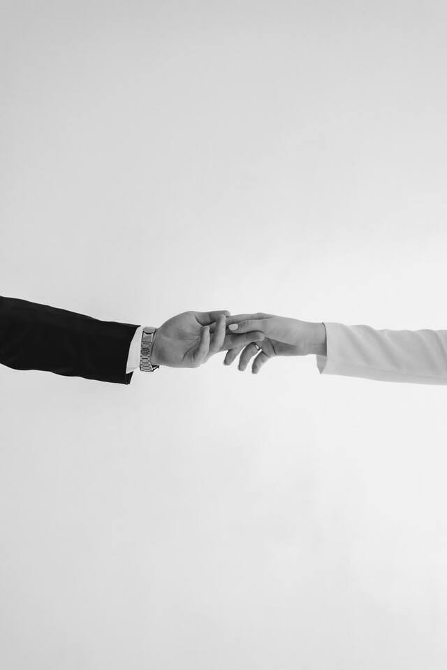 Chụp ảnh tay đôi đẹp tại studio