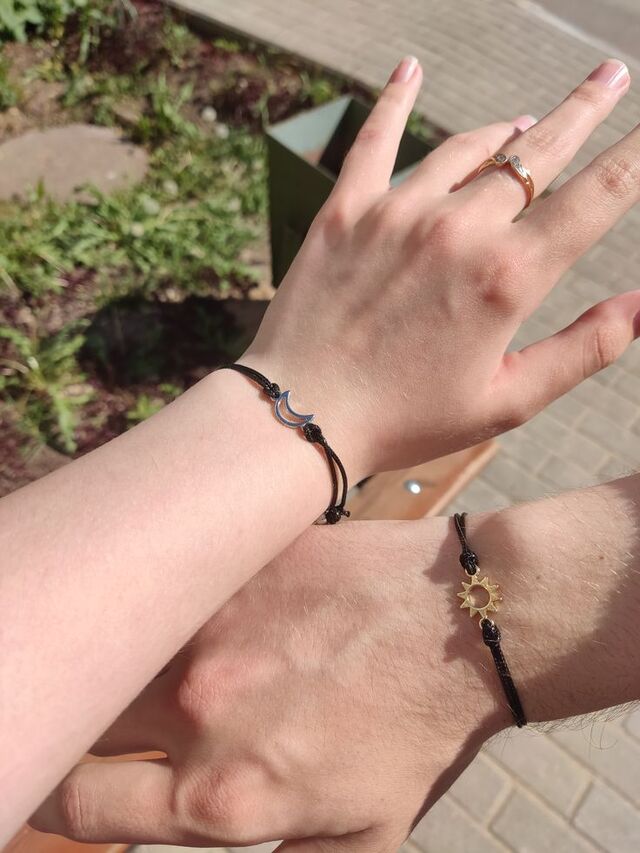 Ảnh cặp đôi yêu nhau nắm tay theo các phong cách chụp