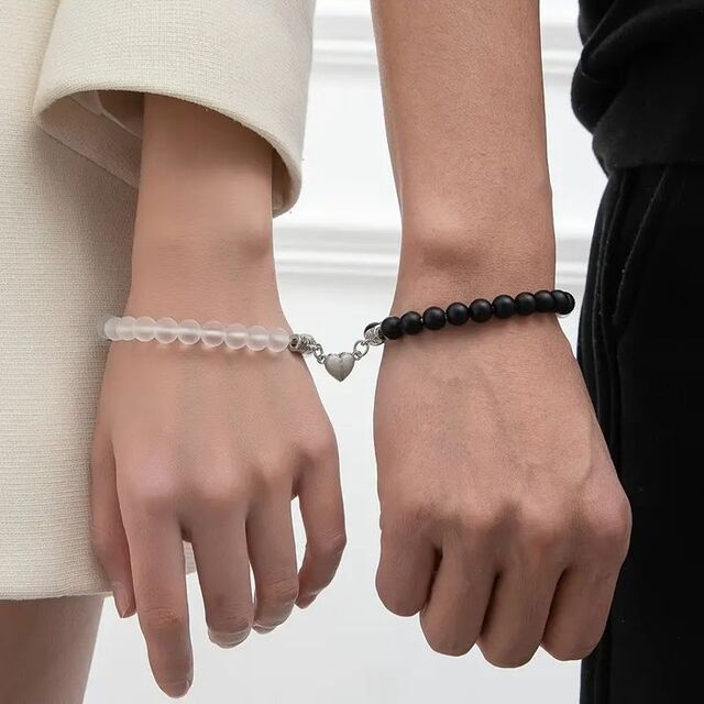 Chụp ảnh tay đôi đẹp trong tone màu vintage