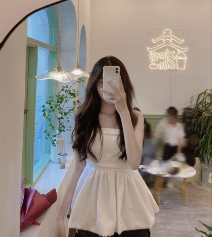 7+ cách tạo dáng chụp ảnh đẹp ở quán cà phê, các nàng đều mê