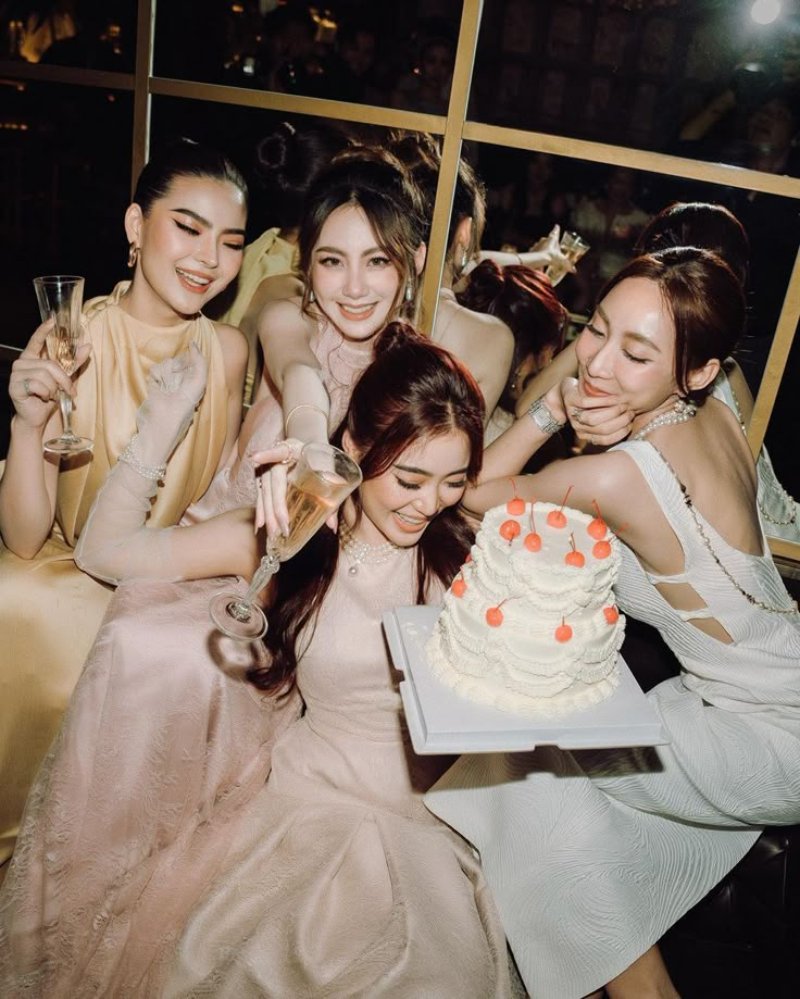 Chuẩn bị sẵn một vài kiểu tạo dáng cơ bản ( Nguồn ảnh: Sưu tầm )