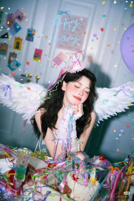 201+ cách tạo dáng chụp ảnh với bánh sinh nhật đẹp nhất 2025