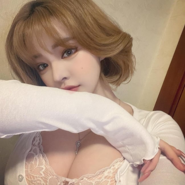 Người đẹp Kim Dong Ran chụp X-quang chứng minh vòng 1 đẹp tự nhiên