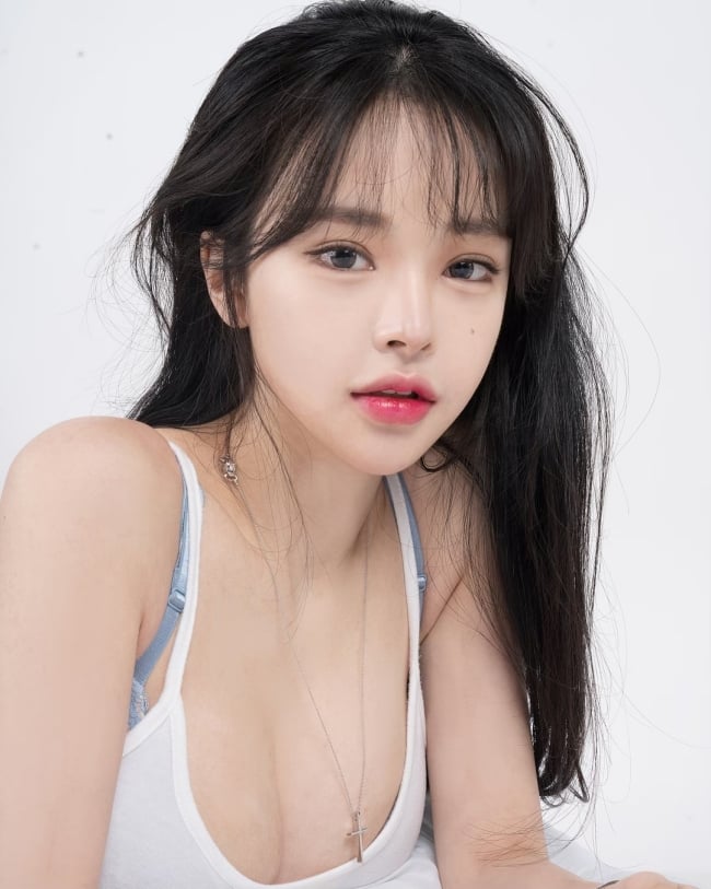 Người đẹp Kim Dong Ran chụp X-quang chứng minh vòng 1 đẹp tự nhiên