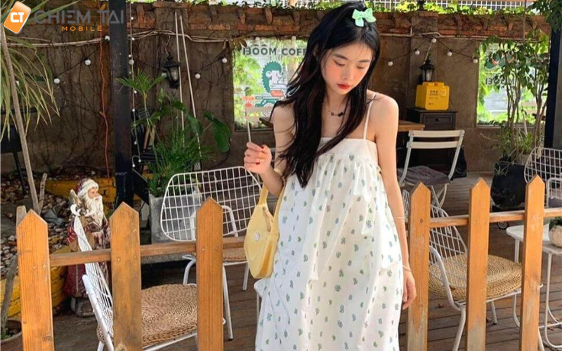 Tạo dáng nhẹ nhàng bằng cách cúi mặt xuống