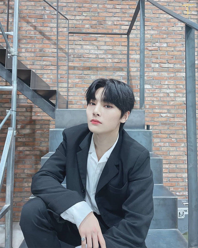 Pose dáng với bậc thang