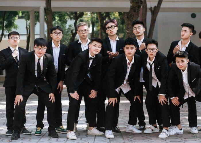 Cách chụp ảnh kỷ yếu đẹp dành cho các nam sinh