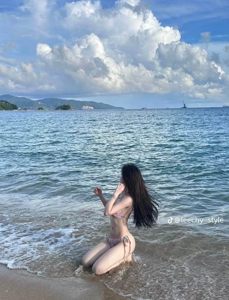 Kiểu Tạo Dáng Chụp Ảnh Đi Biển Cho Nữ - Bambi Pose