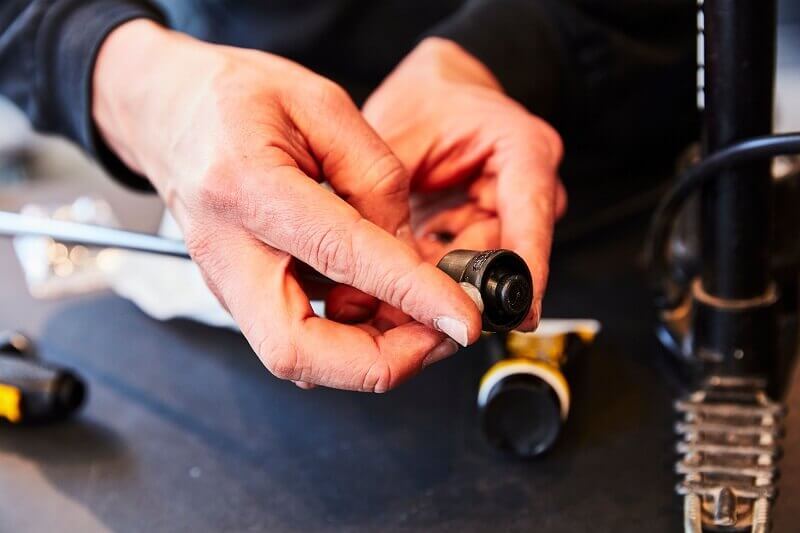 bơm xe đạp bị hư 2