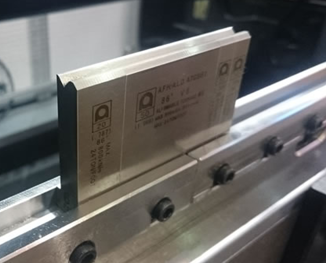 luu-y-khu-mua-may-chan-cnc