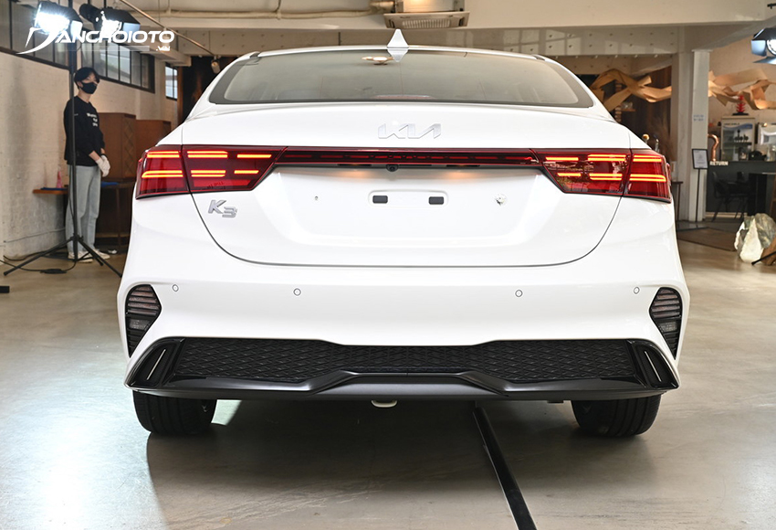 Cụm đèn hậu LED sử dụng đồ hoạ mới, gãy gọn, tinh tế và hiện đại