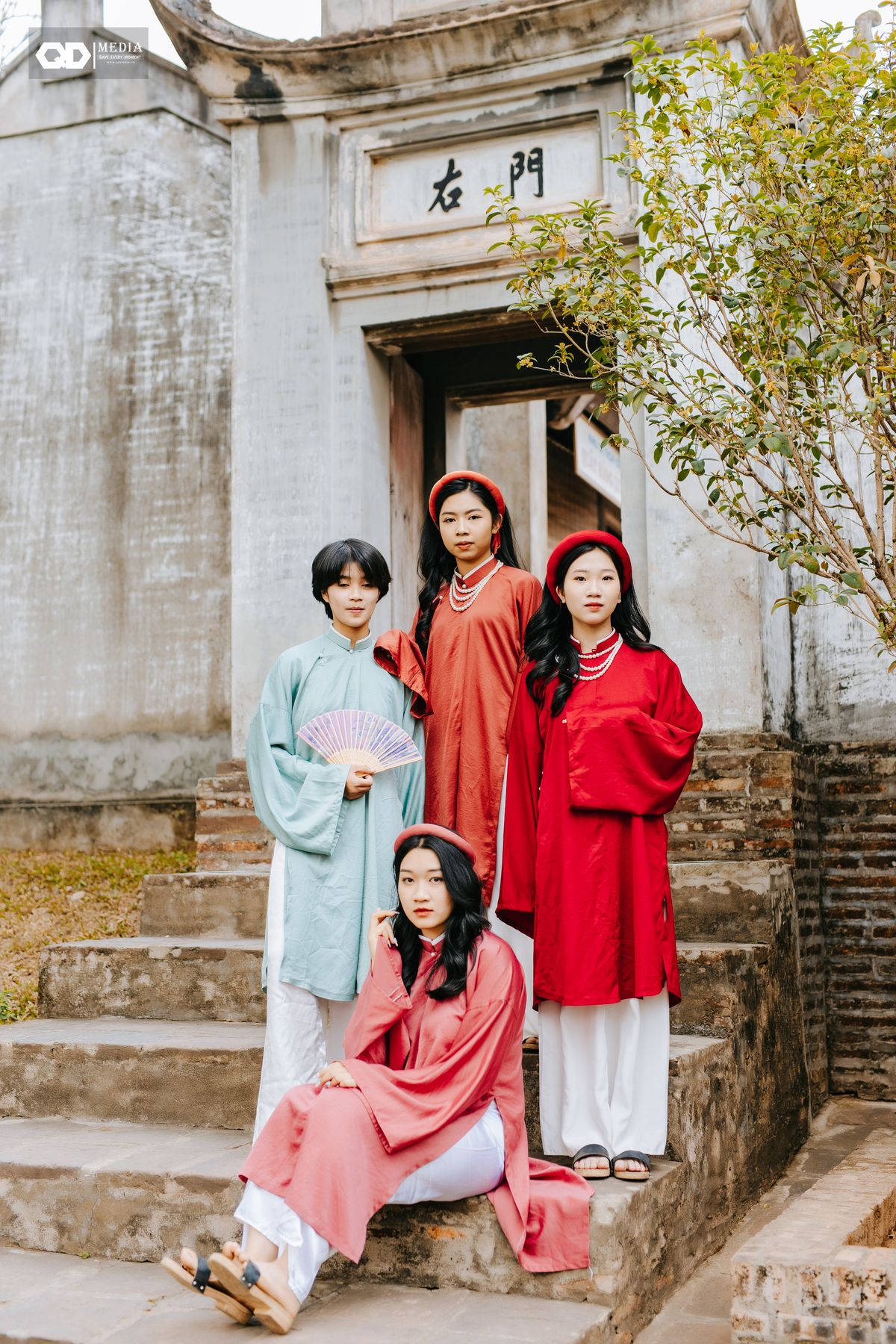 Mỗi dáng đứng là một vệt nắng dịu dàng