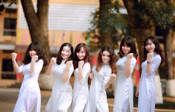 Nụ cười cùng nhau làm dịu đi nắng hạ