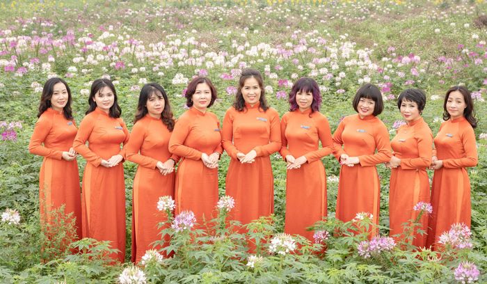 Mắt cười, môi cười và lòng cũng cười