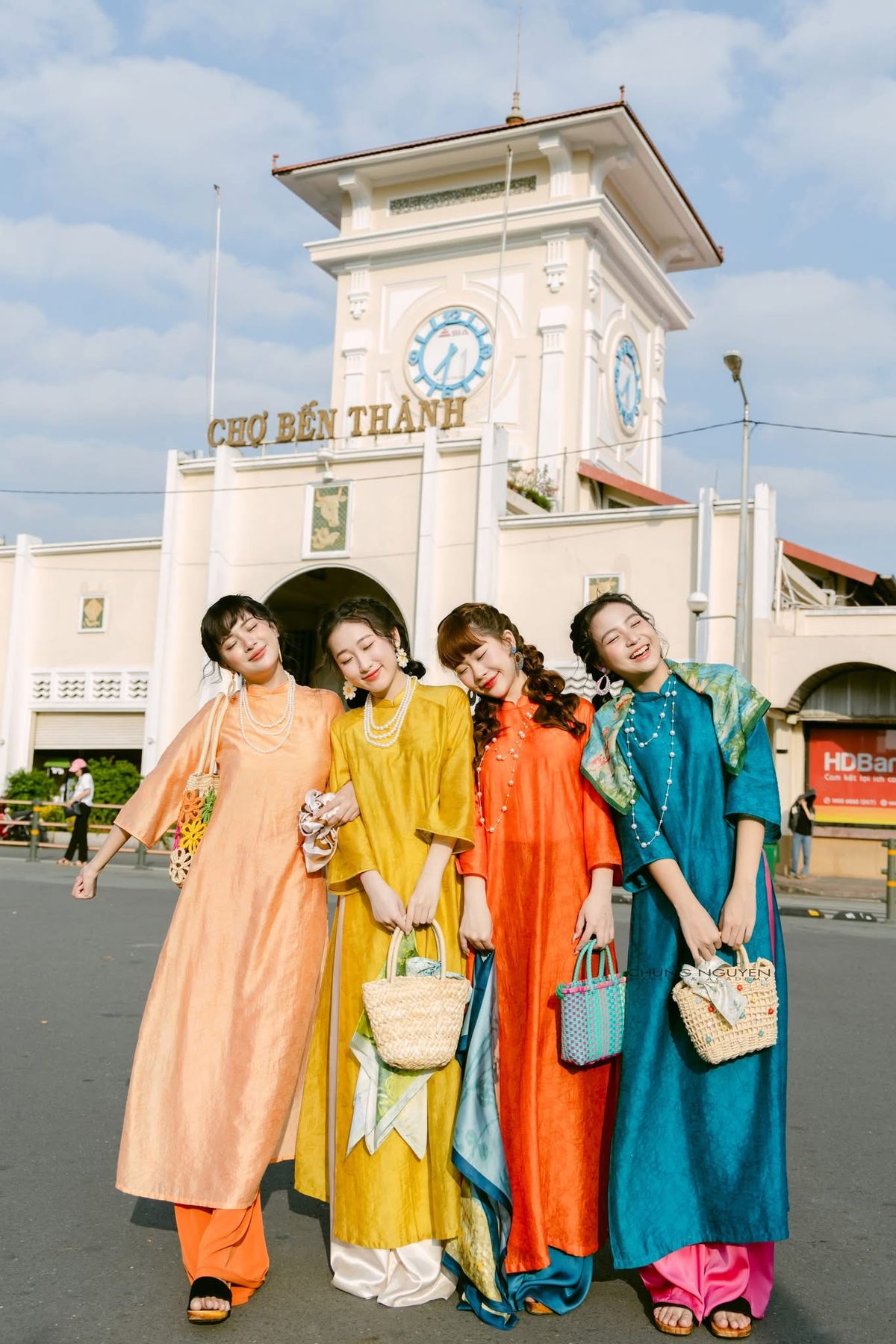 Áo dài chạm vào ký ức dịu dàng nhất