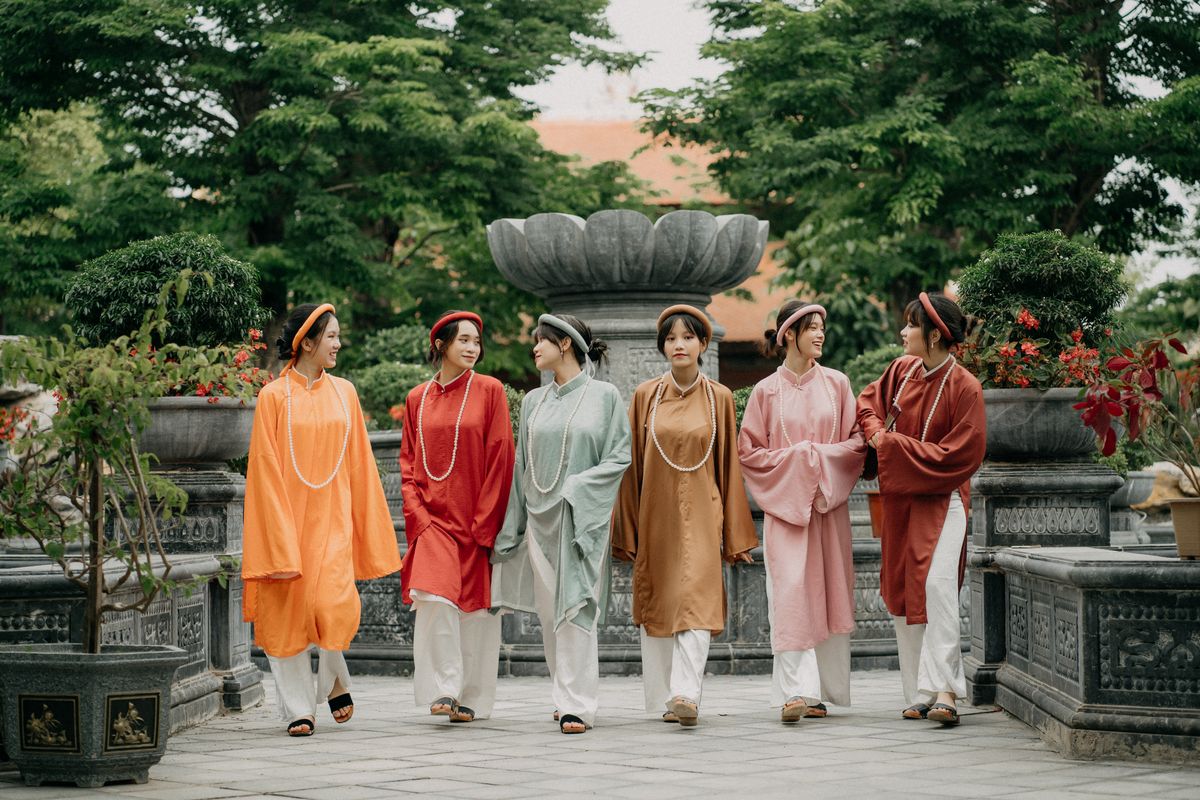 Áo dài cùng gió vẽ nên vũ điệu dịu êm