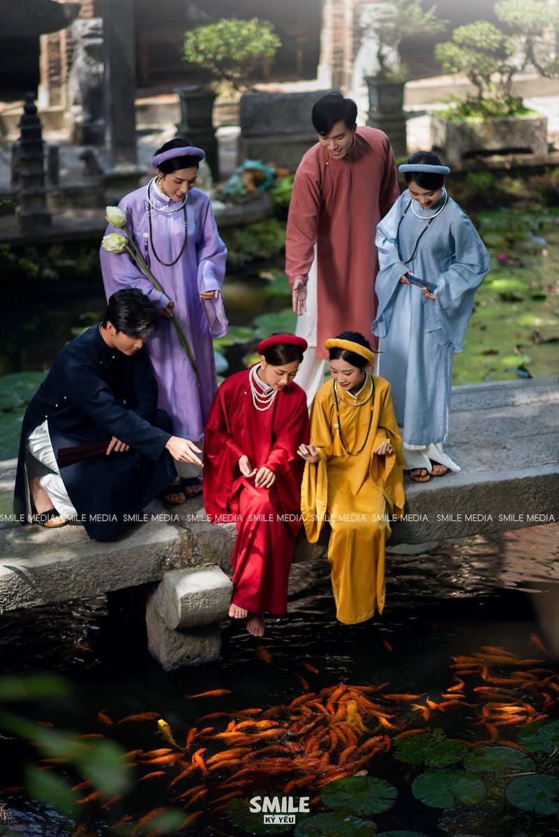 Áo dài và gió cùng thêu nên mùa nhớ