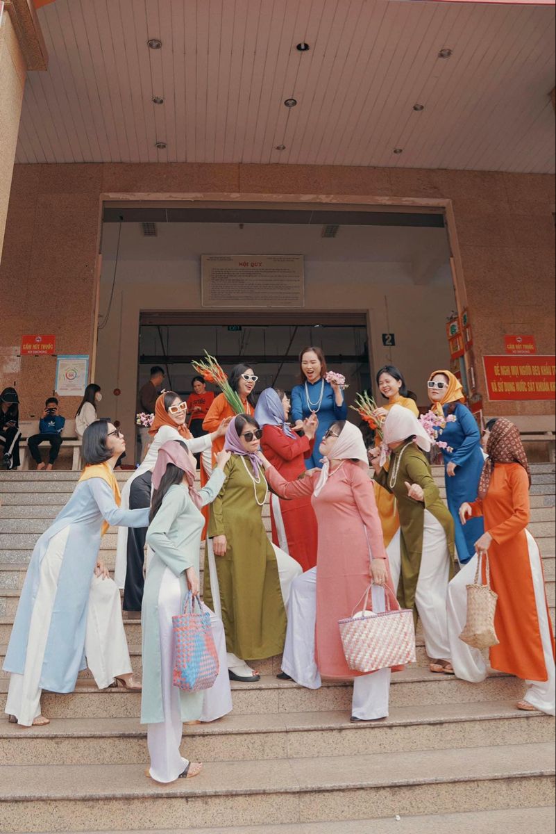 Áo dài vẽ nên hình dung quá khứ