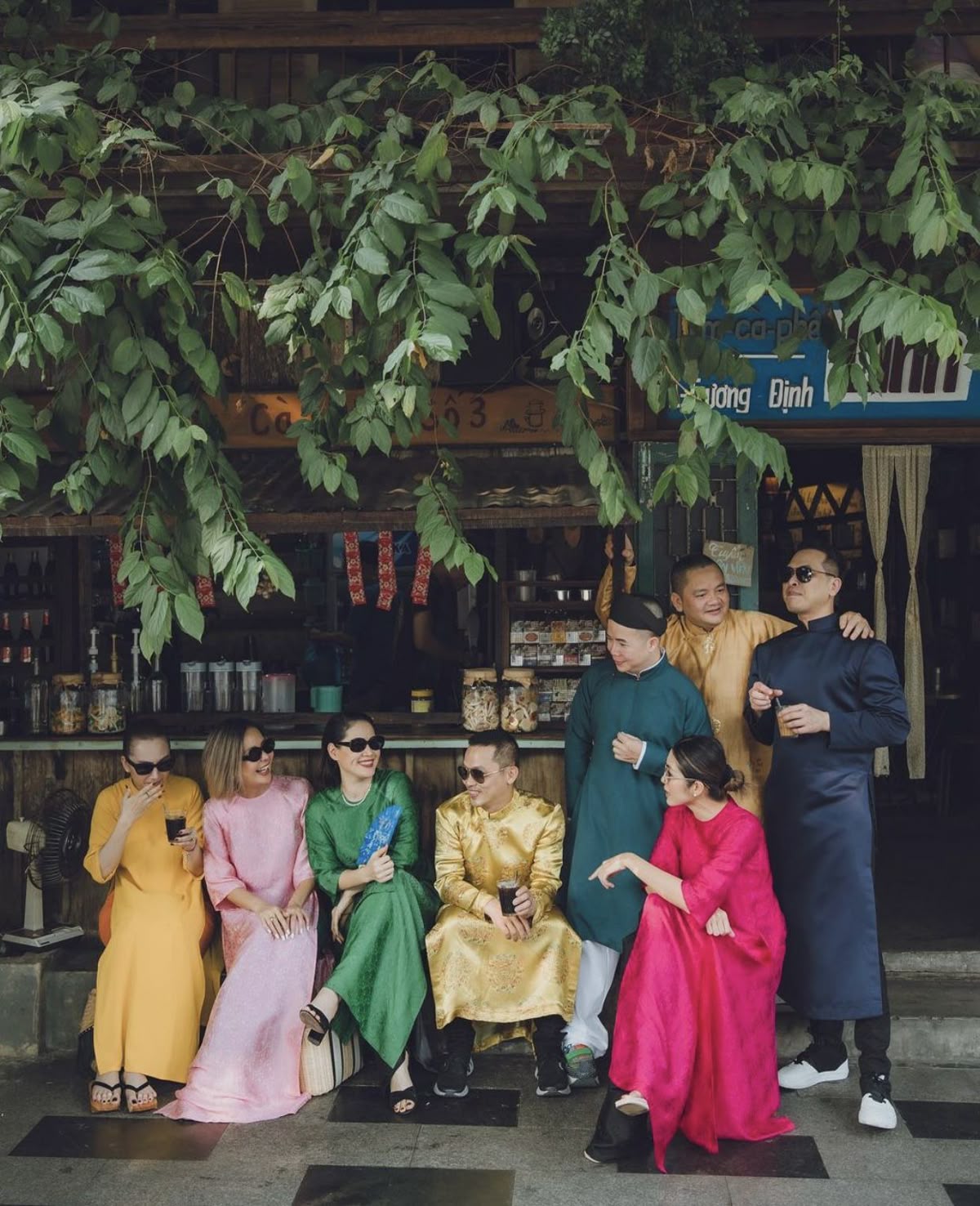 Bước chân nhẹ qua con phố thân quen