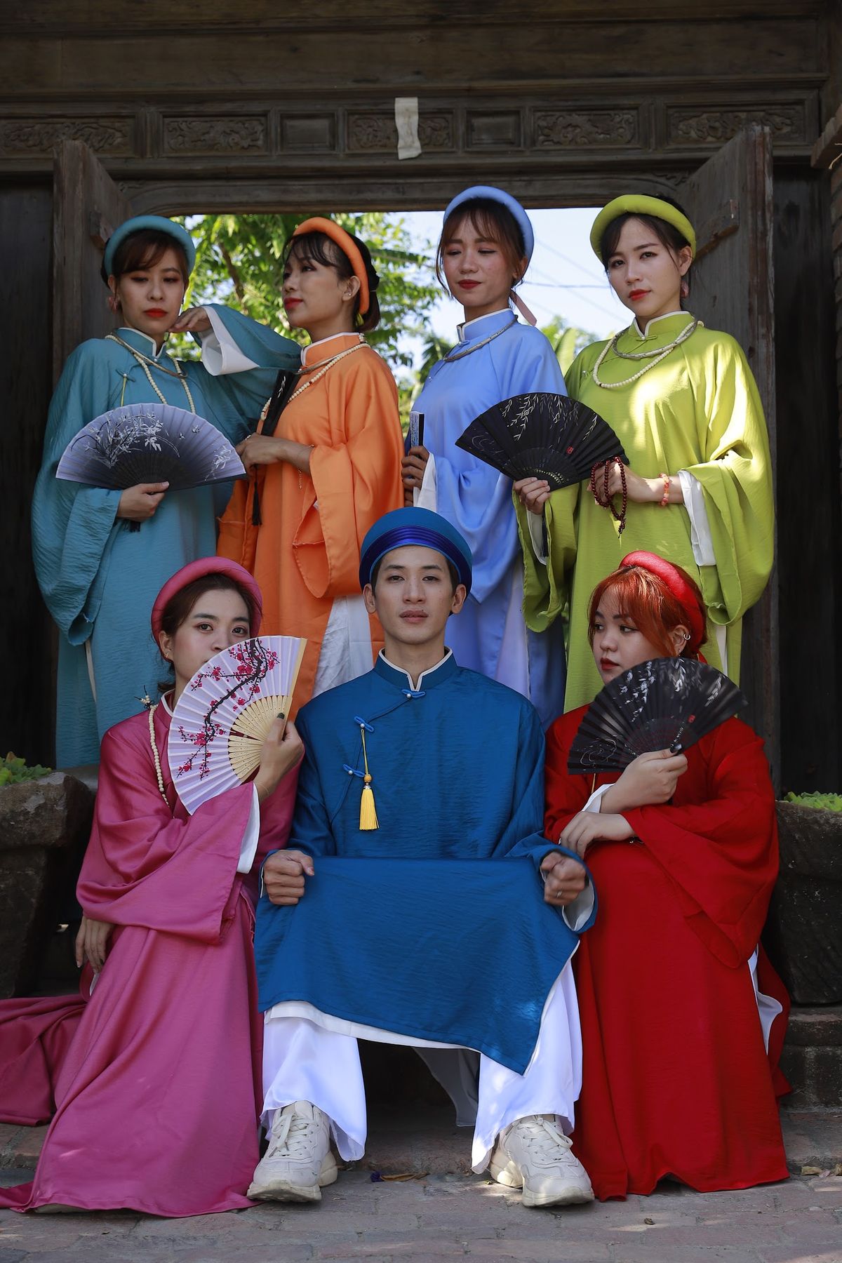 Nắng dịu trôi qua từng nụ cười thân thiết