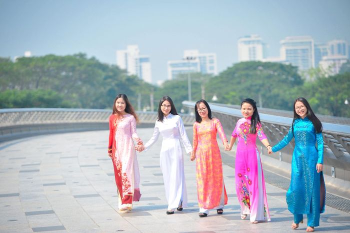 Chụp ảnh áo dài nhóm 4 người