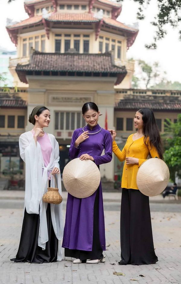 Áo dài tựa bài thơ chưa kịp viết xong