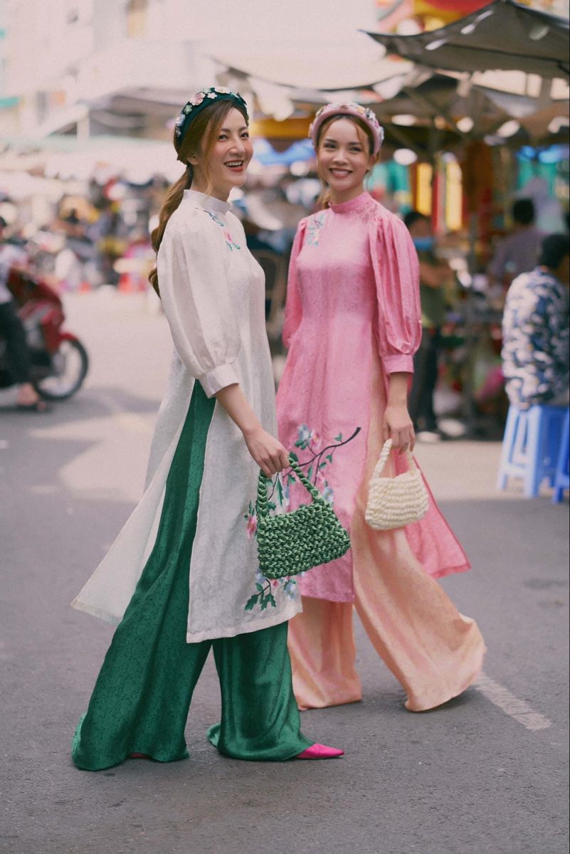 Áo dài chạm khẽ những mùa thương nhớ