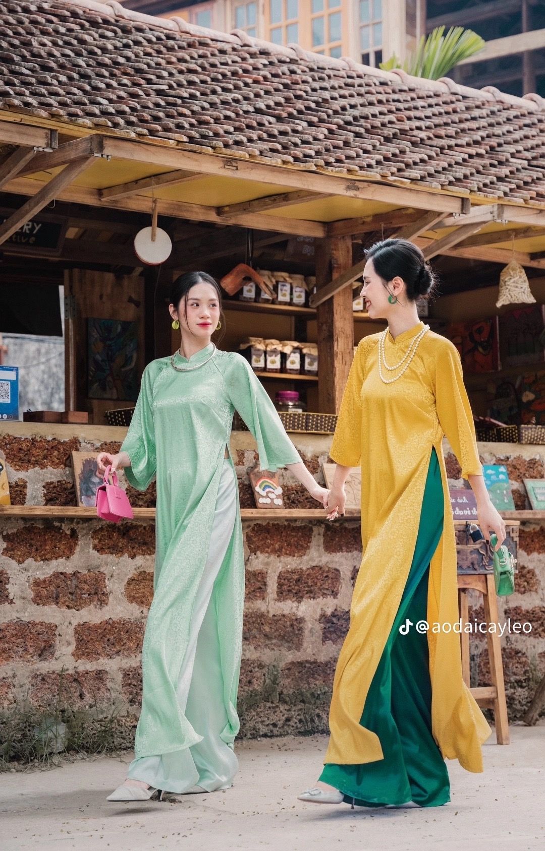 Áo dài dệt nên những ngày xanh