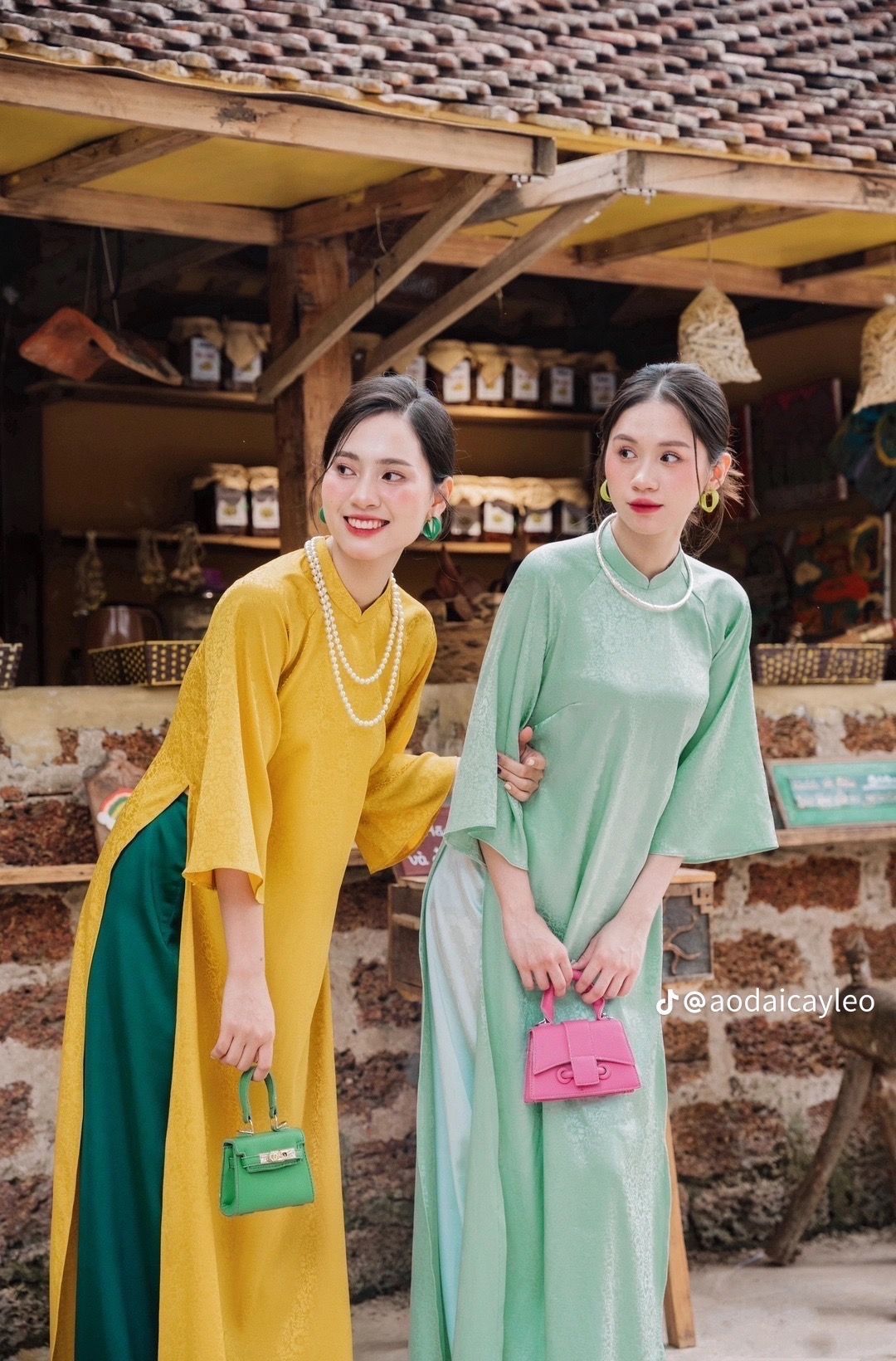 Áo dài gợi nhớ những chiều thu Hà Nội