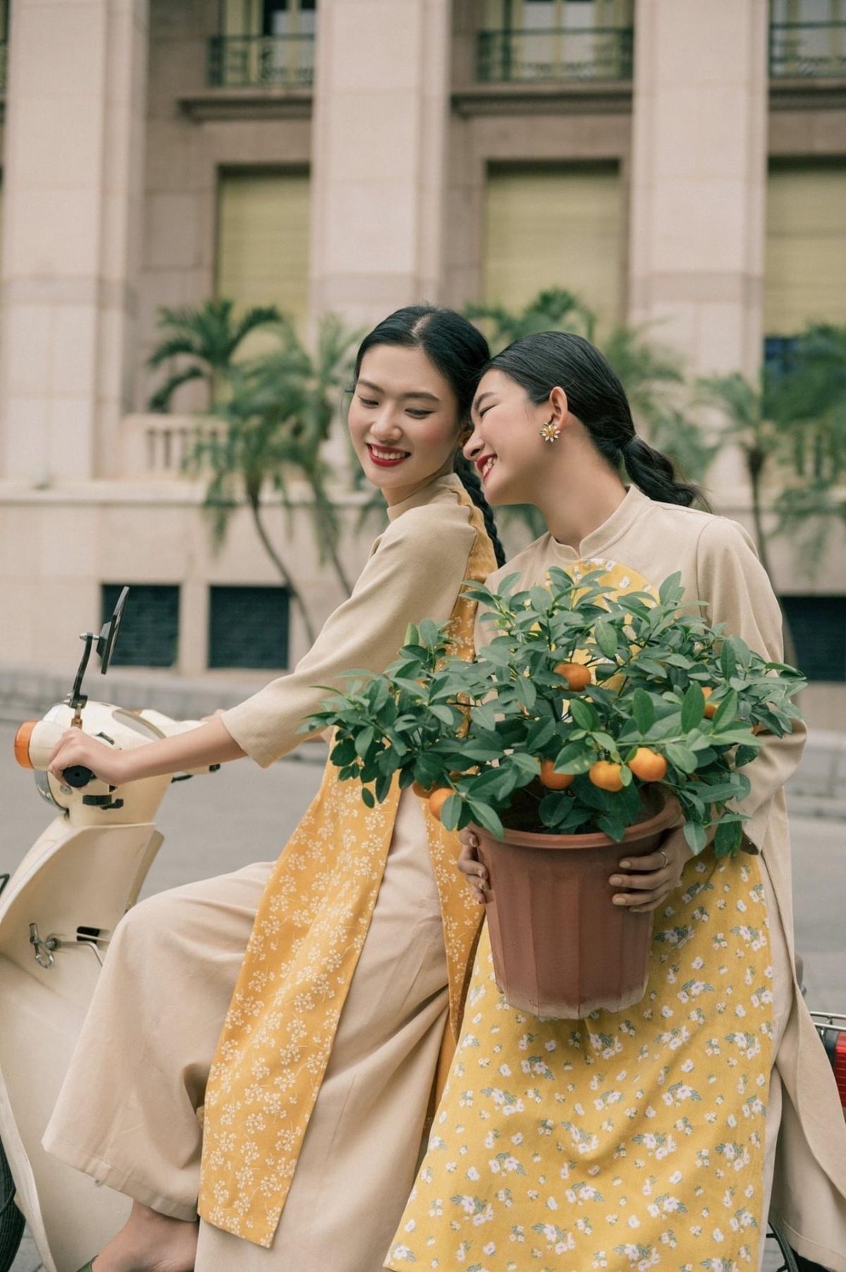 Áo dài hòa cùng hơi thở của phố