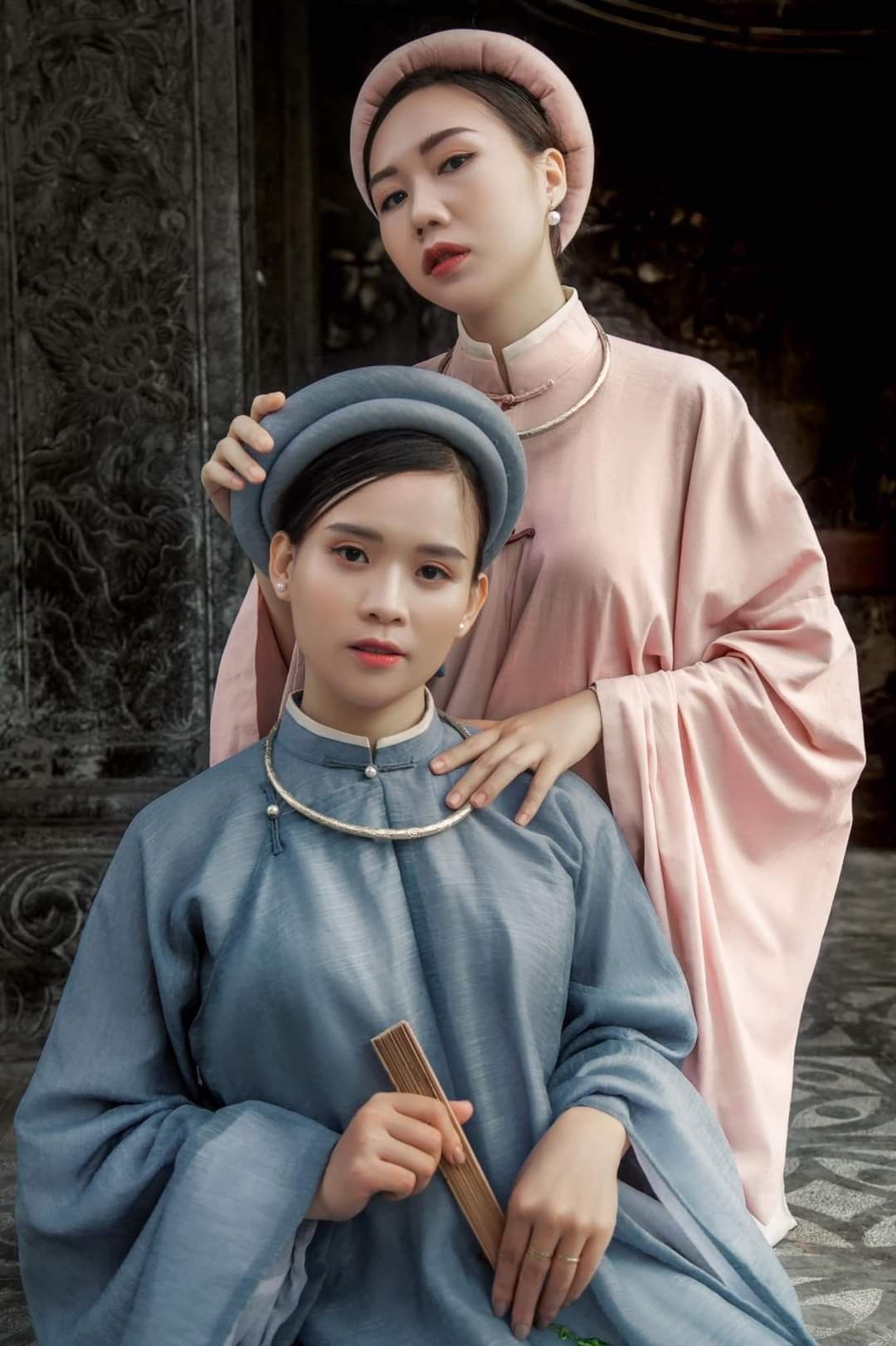 Áo dài theo gió đưa hồn người xa xăm