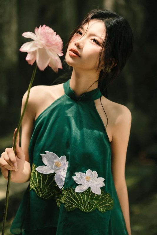 Kinh Nghiệm Chụp Ảnh Áo Yếm Hoa Sen Đẹp