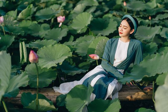 kinh-nghiem-chup-anh-ao-yem-hoa-sen-dep